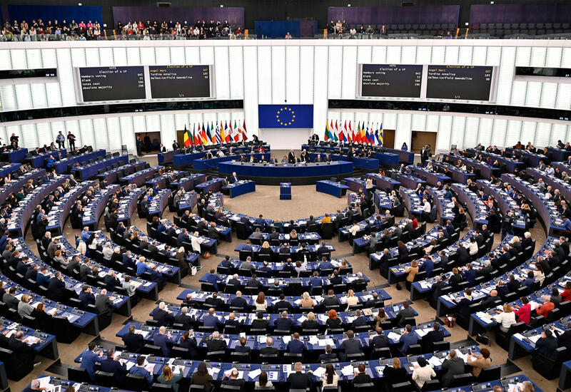 Европарламент рассмотрит два вотума недоверия ЕК