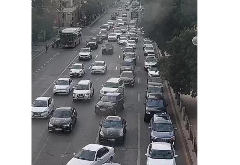 Paytaxtın 10 küçəsində tıxac var