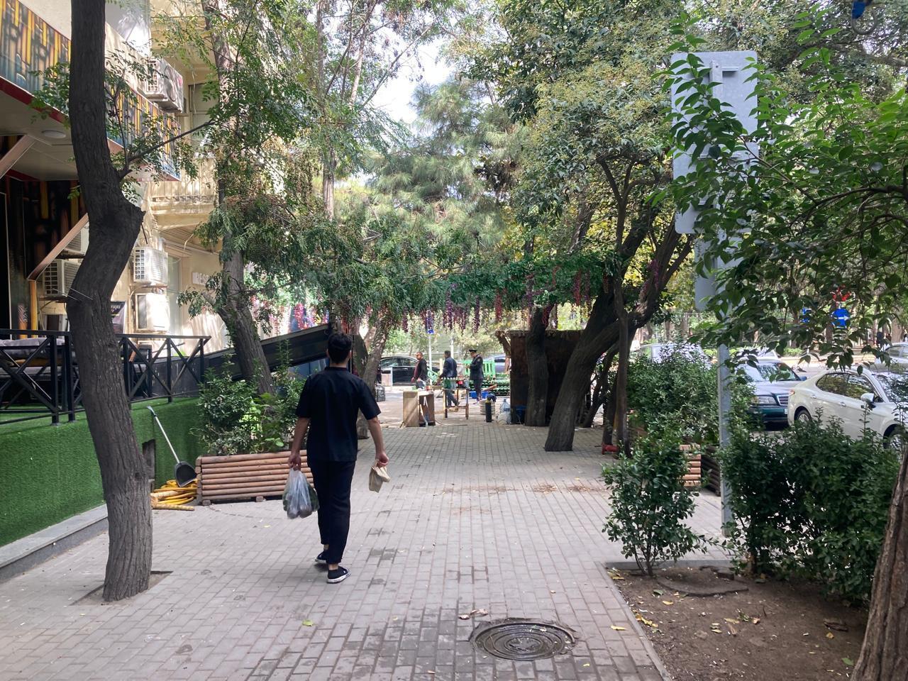 Paytaxtın bu ərazisində küçəyə yerləşdirilən qurğular yığışdırılıb