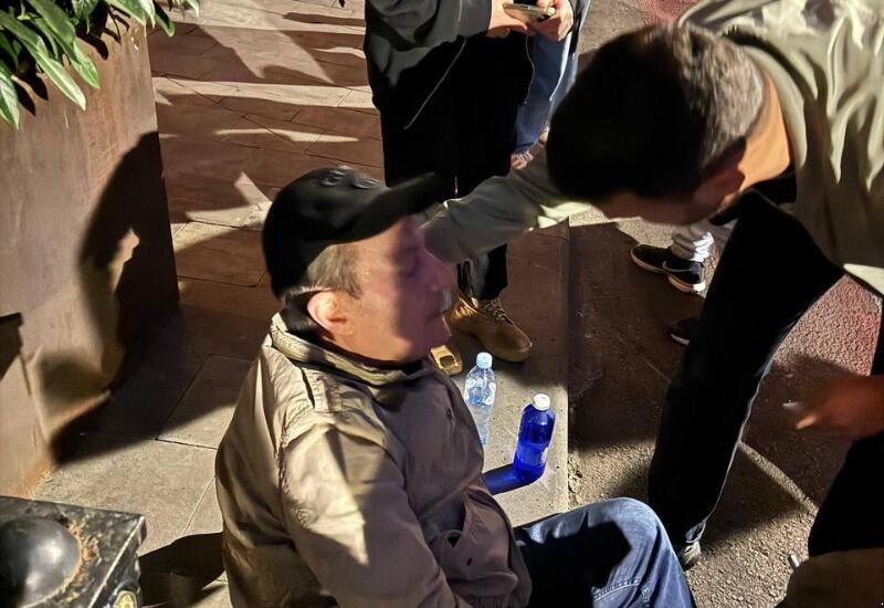 Митингующие в Тбилиси ворвались во двор резиденции президента