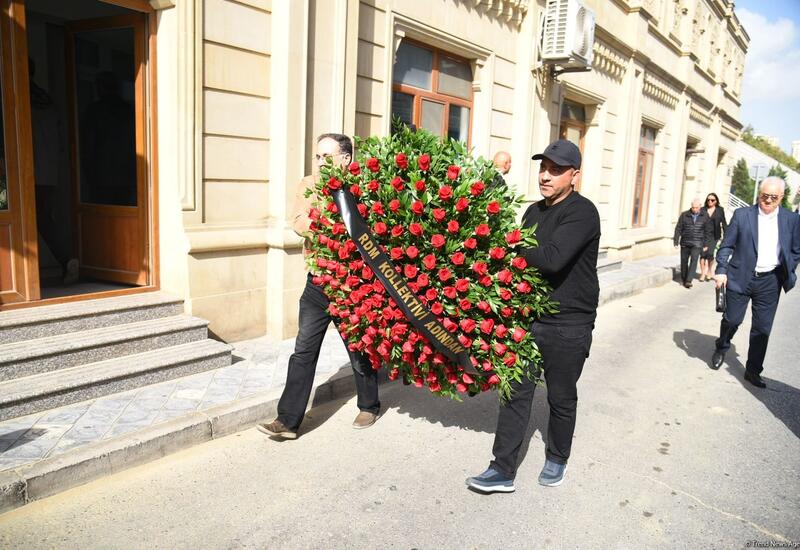 В Баку проходит церемония прощания с Огтаем Ширалиевым