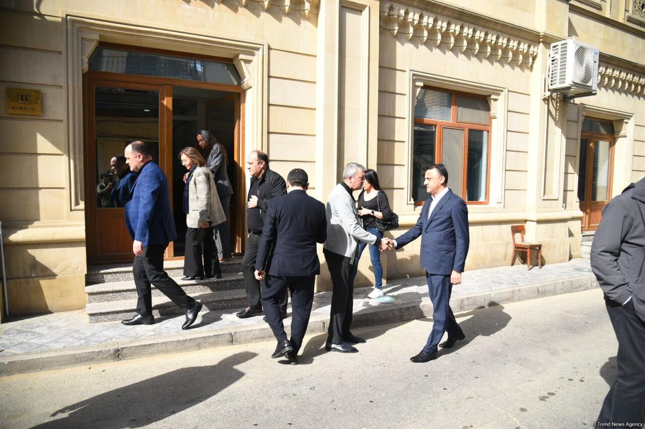В Баку проходит церемония прощания с Огтаем Ширалиевым