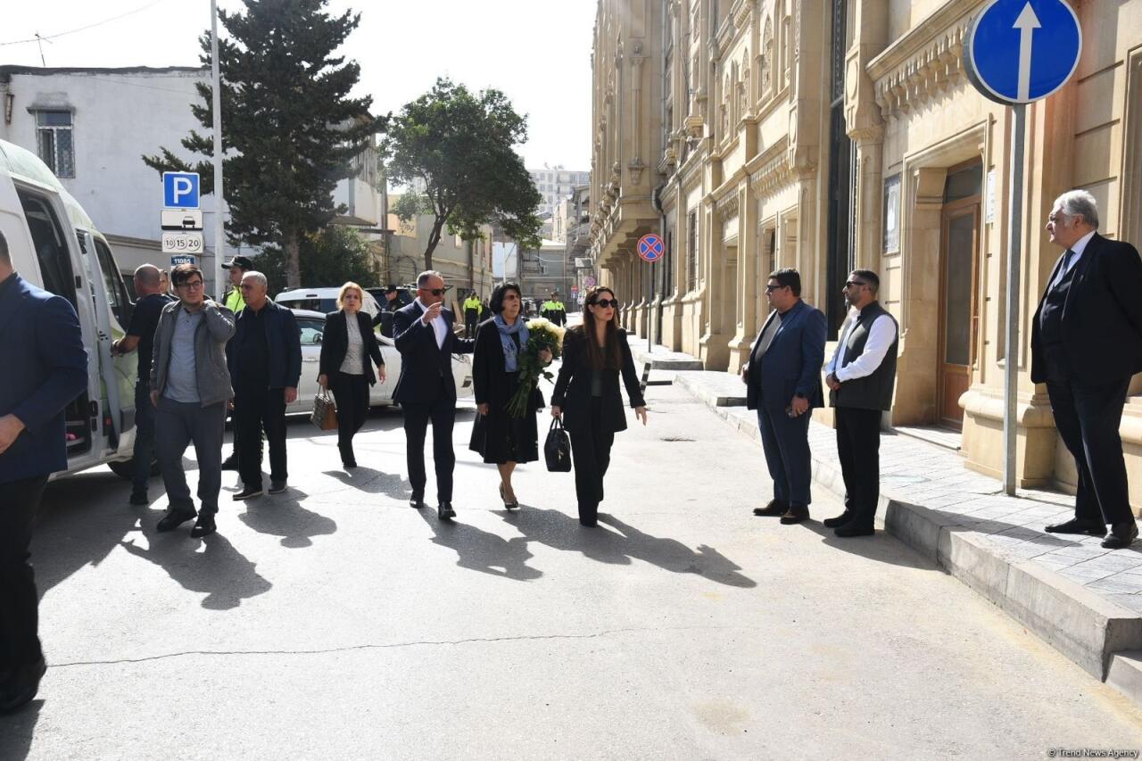 Oqtay Şirəliyevlə vida mərasimi keçirilib