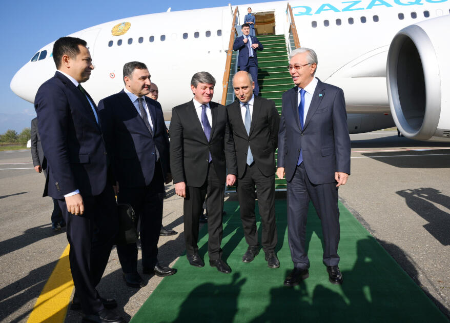 Президент Касым-Жомарт Токаев прибыл с визитом в Азербайджан