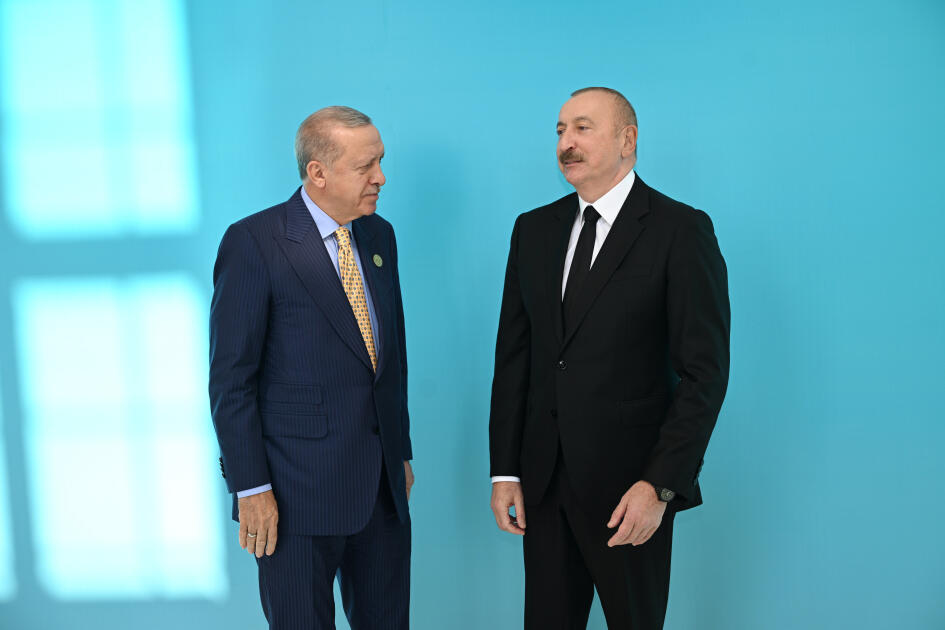Президент Ильхам Алиев встретил глав государств и правительств, участвующих в 12-м Саммите Совета глав государств ОТГ в Габале