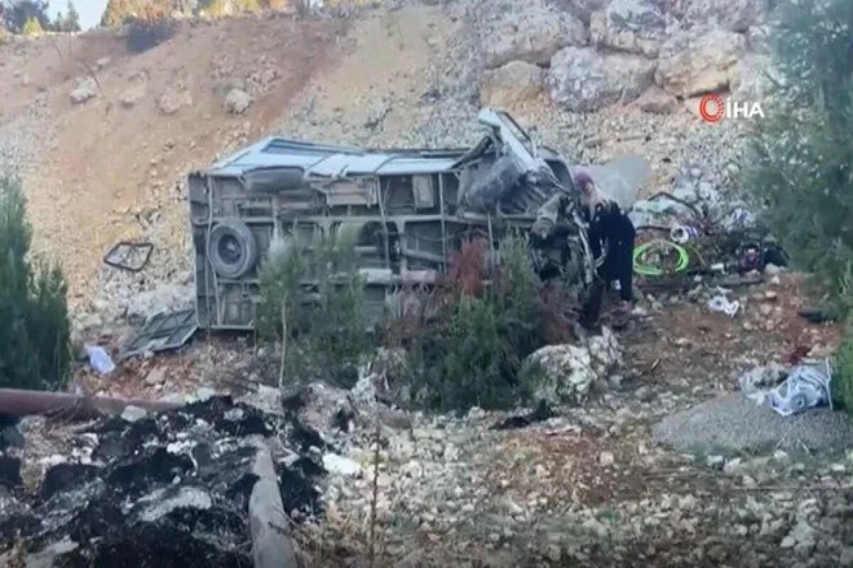 В Турции автобус опрокинулся в овраг, есть погибшие и раненые