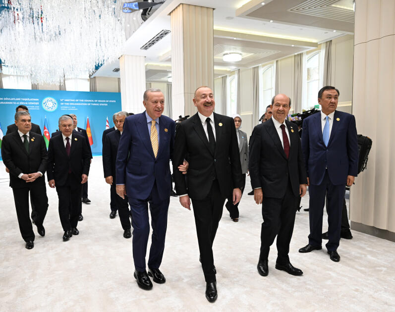 Prezident İlham Əliyev Qəbələdə TDT-nin Dövlət Başçıları Şurasının 12-ci Zirvə Görüşündə iştirak edən dövlət və hökumət başçılarını qarşılayıb