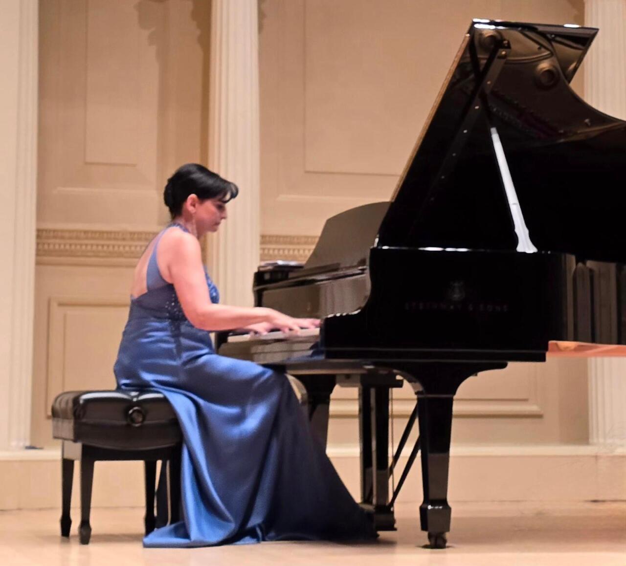 В Нью-Йорке с триумфом прошёл концерт Наргиз Алияровой и Карен Бентли Поллик