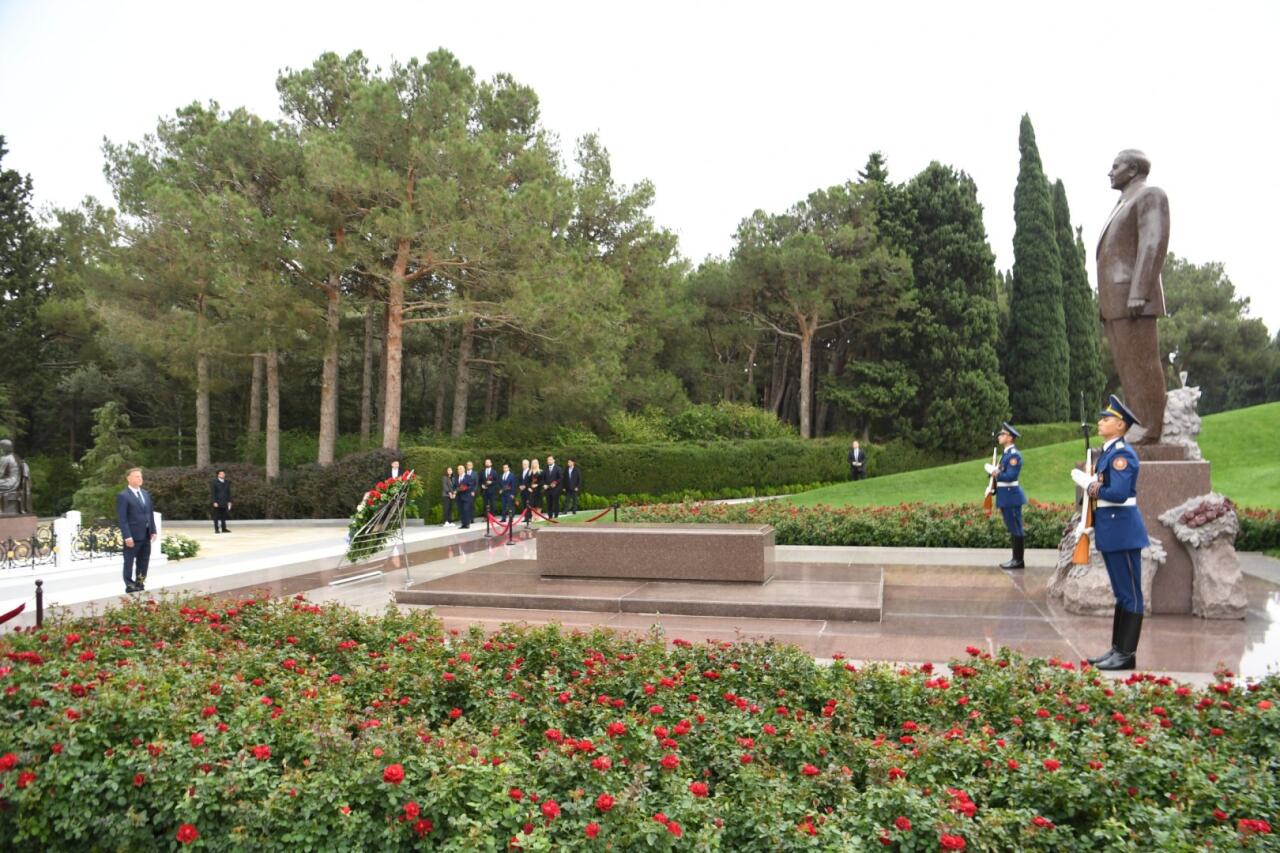 Xorvatiya Parlamentinin sədri Fəxri xiyabanı və Şəhidlər xiyabanını ziyarət edib