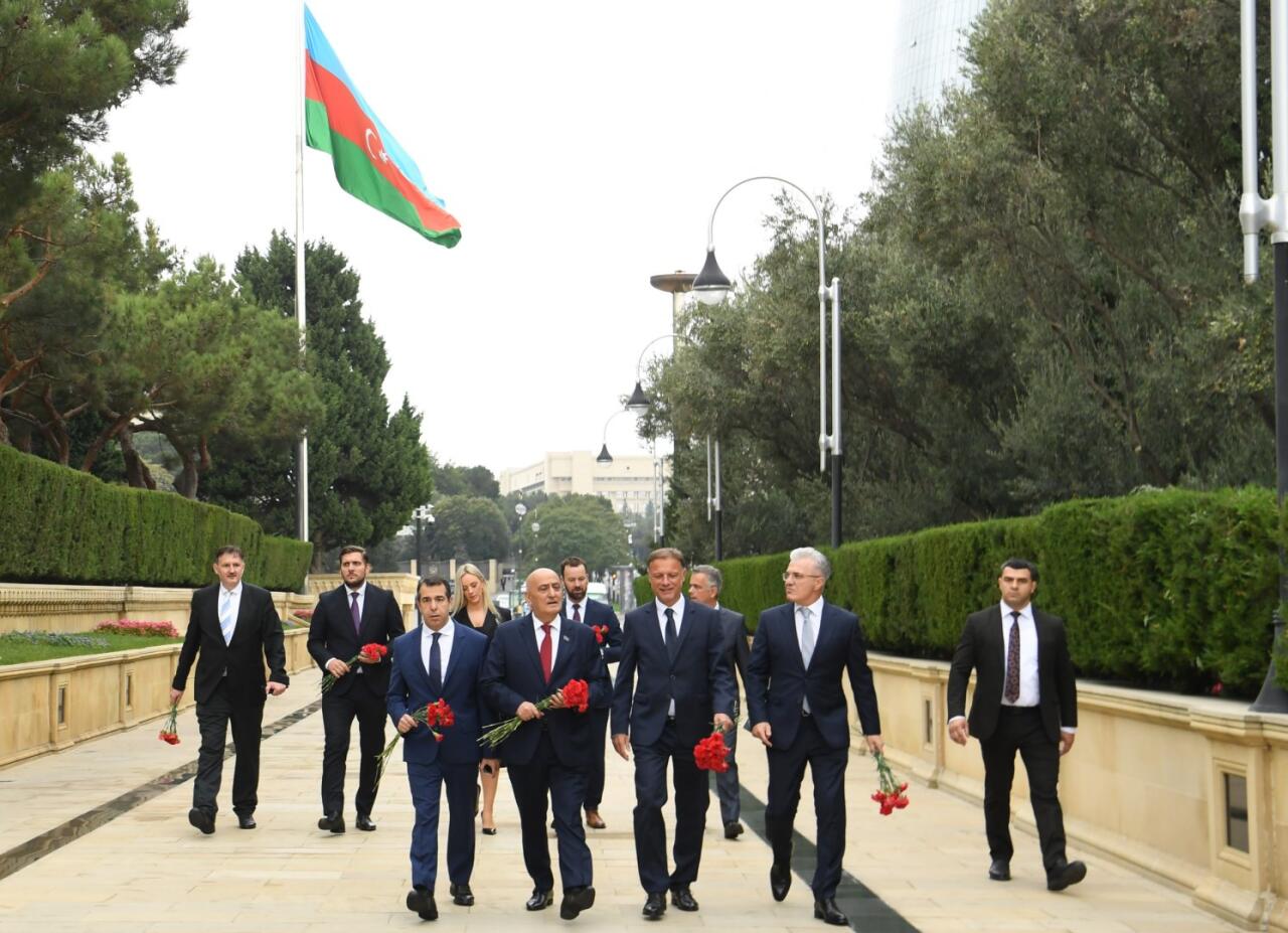 Xorvatiya Parlamentinin sədri Fəxri xiyabanı və Şəhidlər xiyabanını ziyarət edib