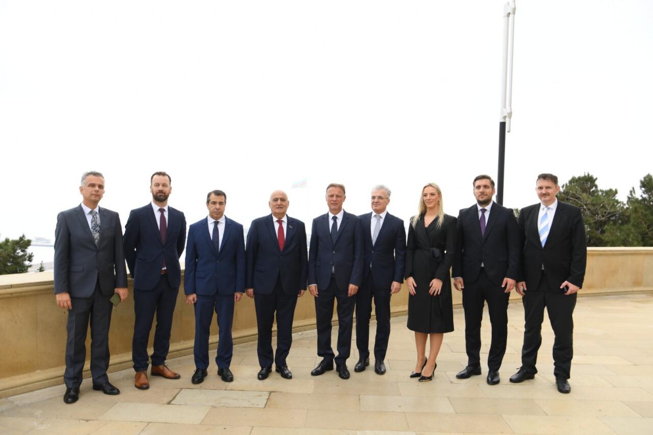 Xorvatiya Parlamentinin sədri Fəxri xiyabanı və Şəhidlər xiyabanını ziyarət edib