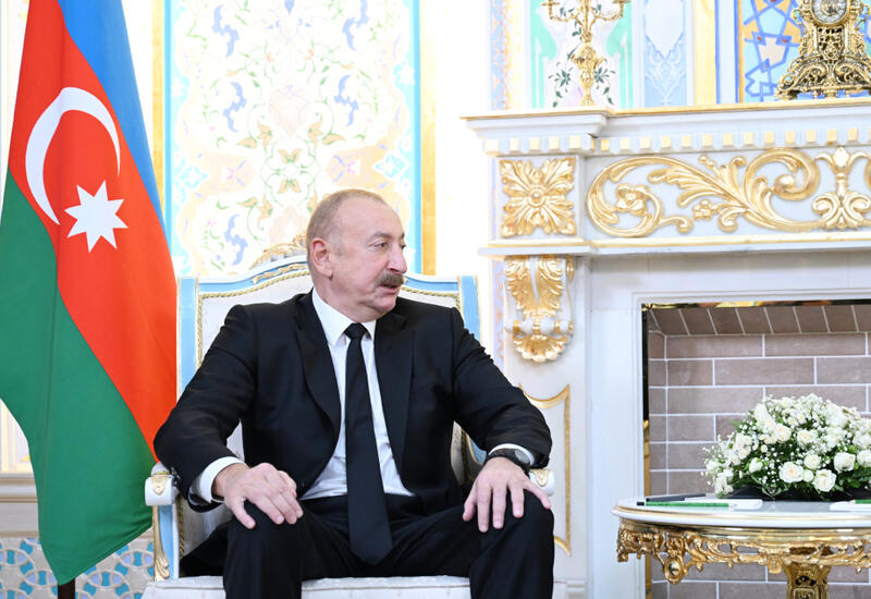 Президент Ильхам Алиев поблагодарил Владимира Путина за то, что он лично держит под контролем ситуацию в связи с катастрофой самолета AZAL