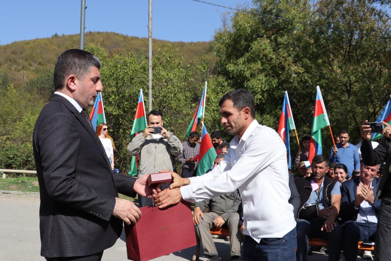 Ağdərənin Vəngli kəndində 28 ailəyə evlərinin açarları təqdim olunub