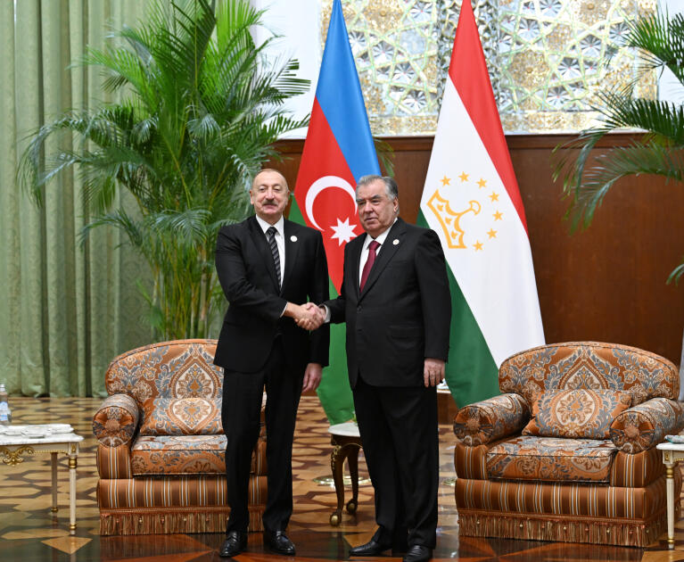 Düşənbədə Prezident İlham Əliyevin Tacikistan Prezidenti Emoməli Rəhmon ilə təkbətək görüşü olub