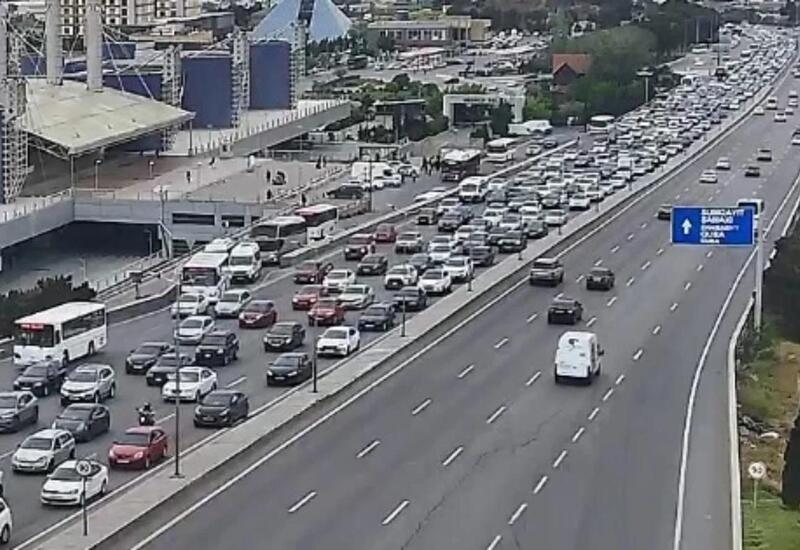 Bakının bir sıra yollarında tıxac var