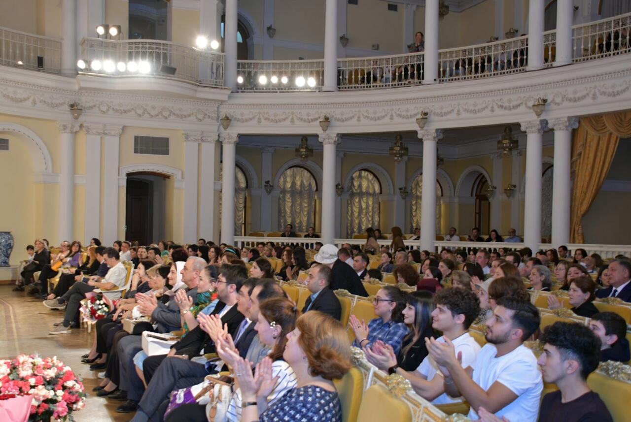 В Баку прошел концерт под названием "Шепчутся волны"