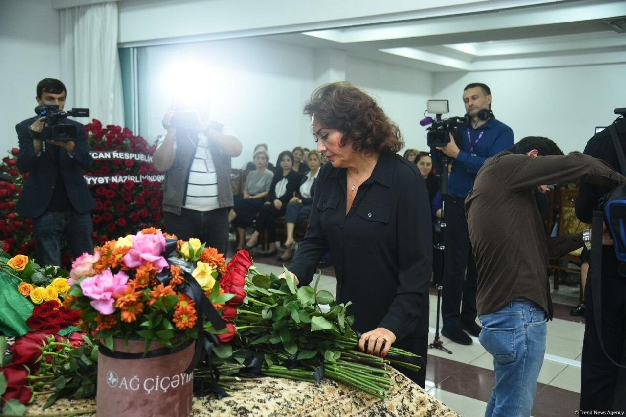 Церемония прощания с народной артисткой Азербайджана Аминой Юсифгызы