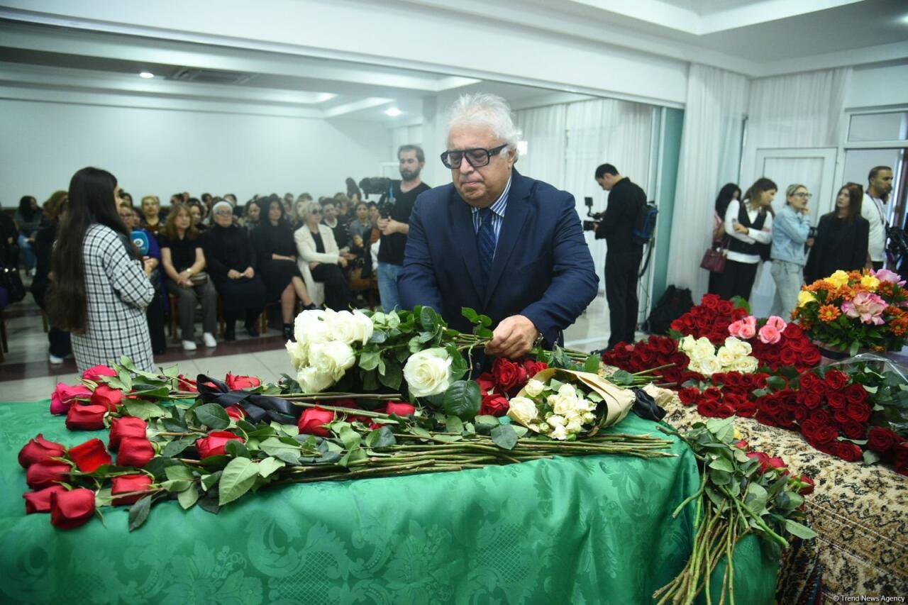 Церемония прощания с народной артисткой Азербайджана Аминой Юсифгызы