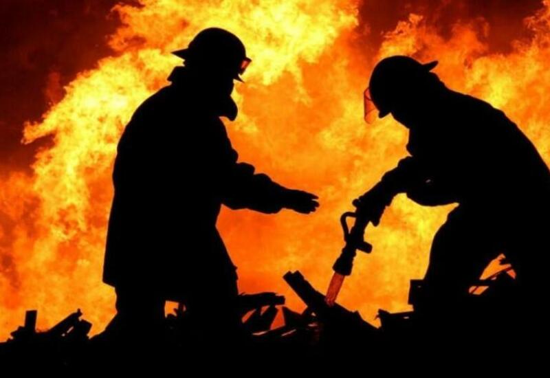 Bacısını xilas etmək istəyən qadın yanaraq öldü