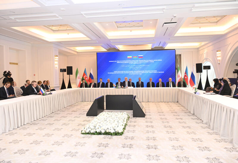В Баку проходит трехсторонняя встреча Азербайджан – Иран – Россия
