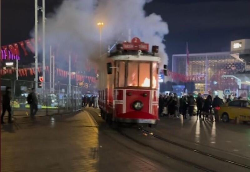 İstanbulun məşhur tramvayı yandı