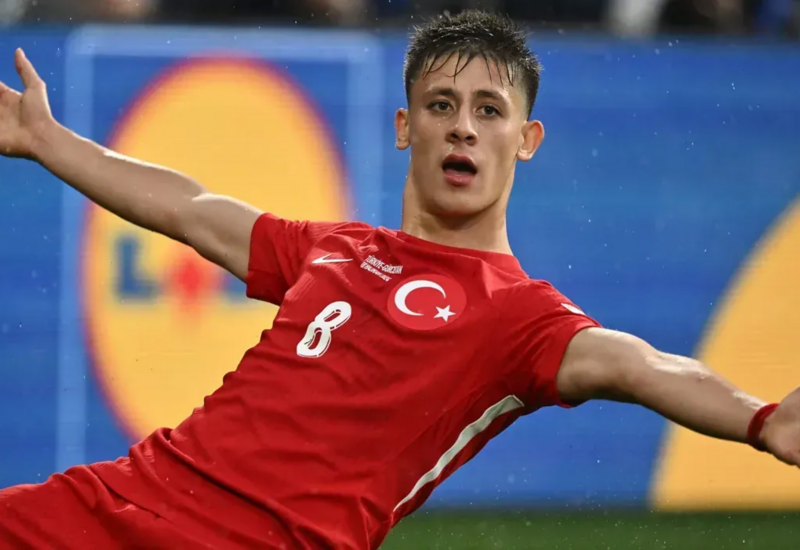 Arda Güler millinin məşqçsi ilə "əlbəyaxa oldu"