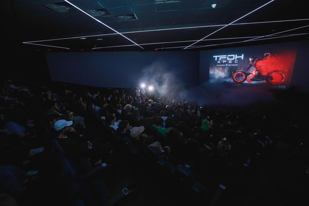 В Баку зажглась цифровая Вселенная в формате ScreenX и c виртуальной реальностью