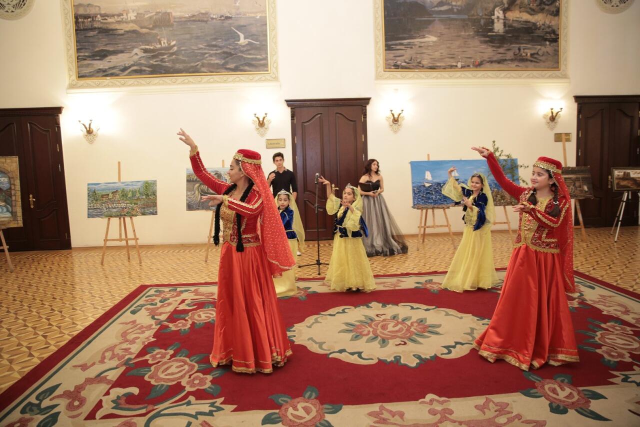 Палитра времени в Мардакане: одна художница - тысяча чувств