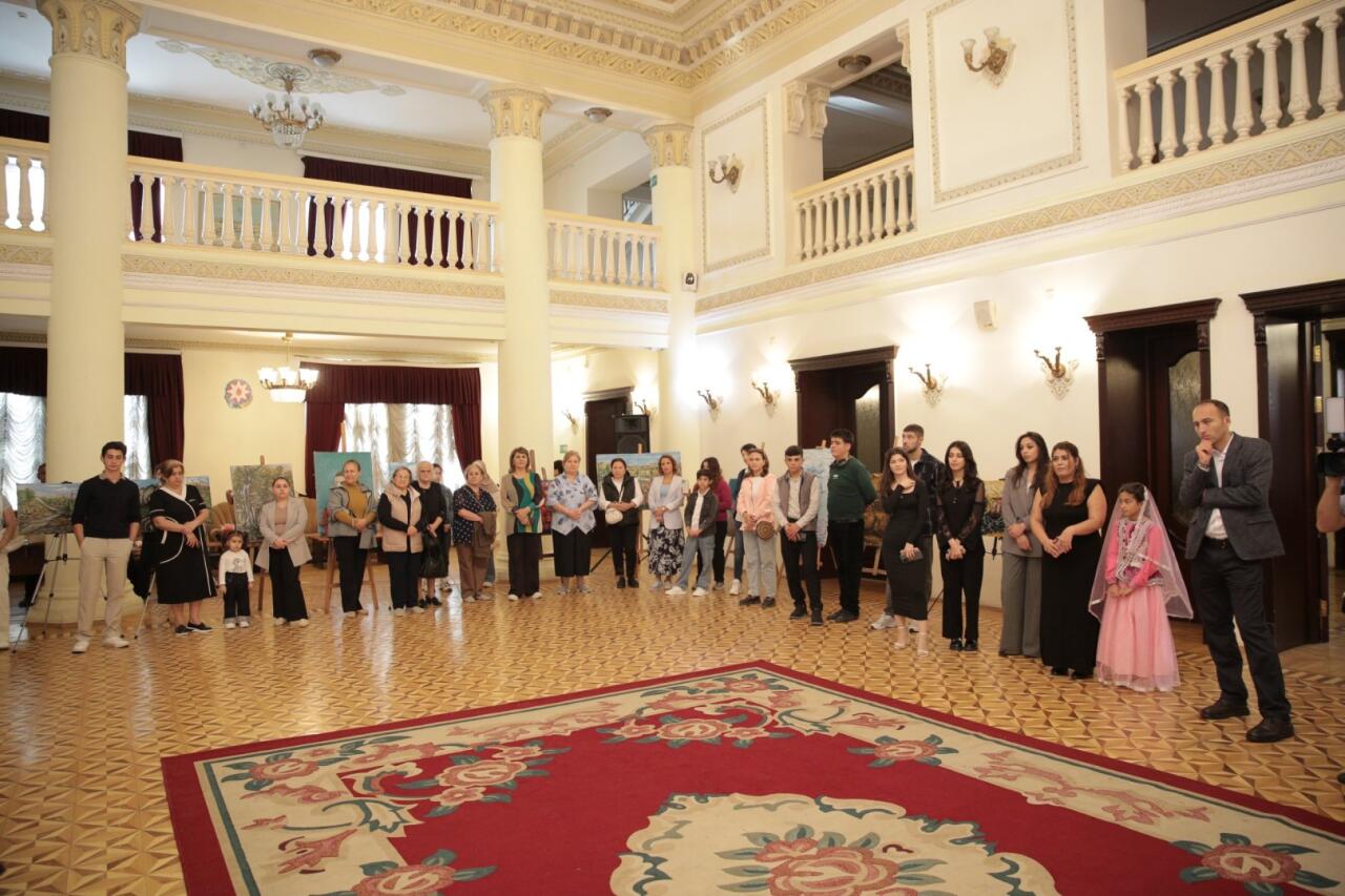 Палитра времени в Мардакане: одна художница - тысяча чувств