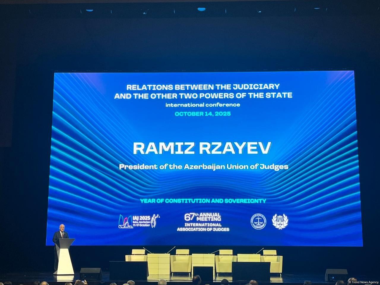 В Баку проходит международная конференция по взаимодействию судебной власти с другими ветвями власти