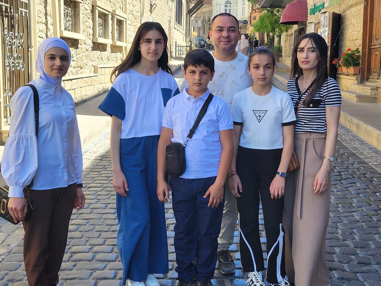 Üç uşaq anası 31 yaşında attestat aldı