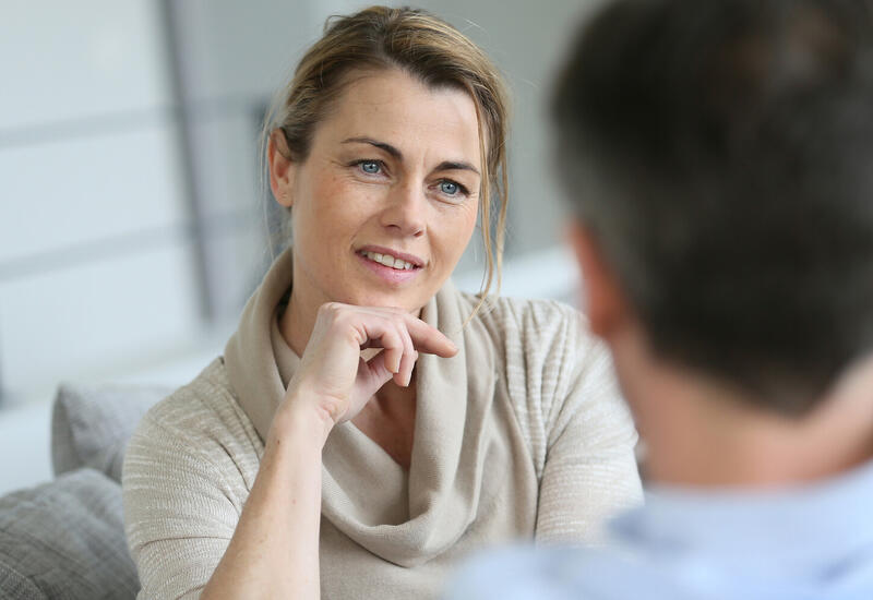 Стало известно, когда женщины воспринимают других женщин как соперниц