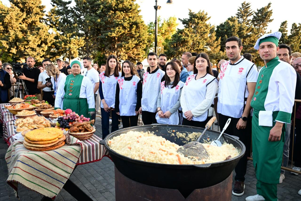 В Баку представили кулинарное и музыкальное наследие Туркменистана: