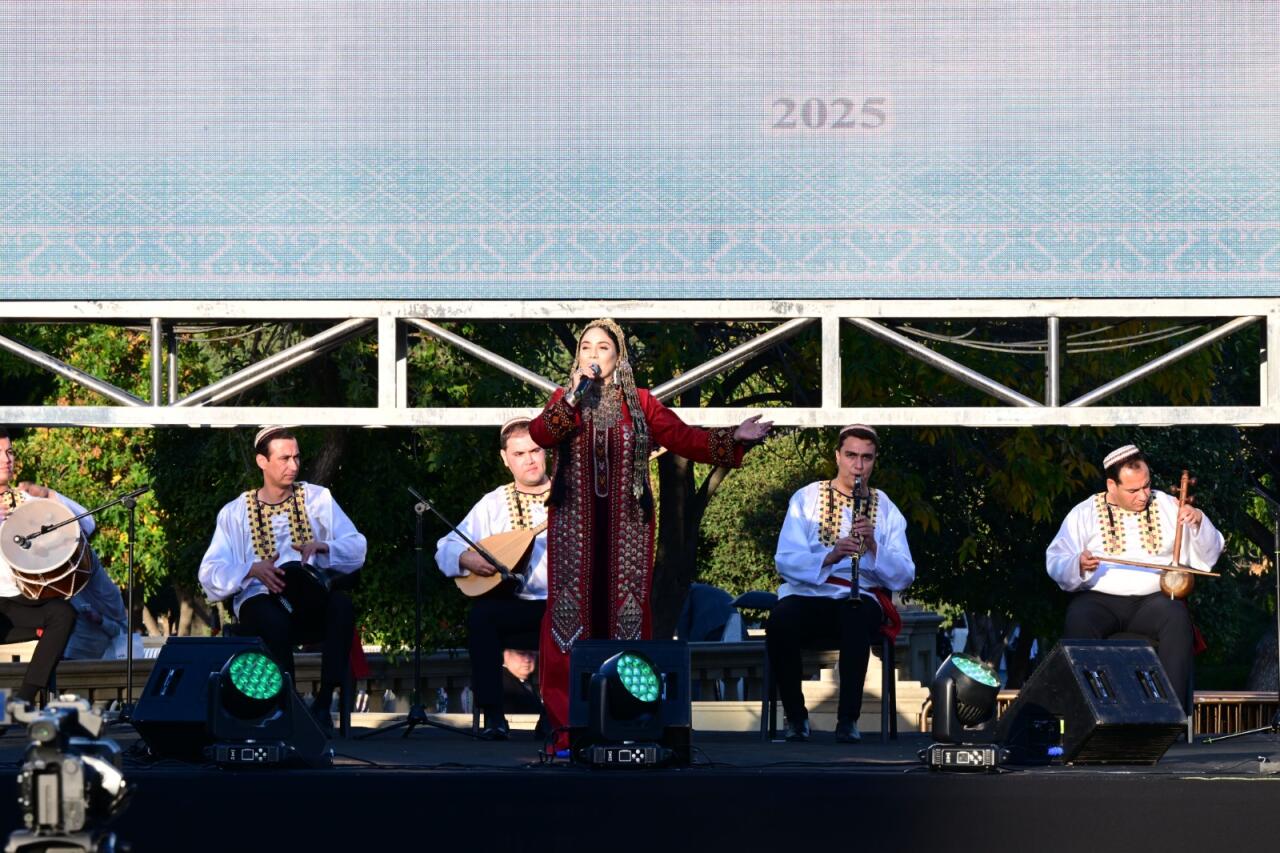 В Баку представили кулинарное и музыкальное наследие Туркменистана: