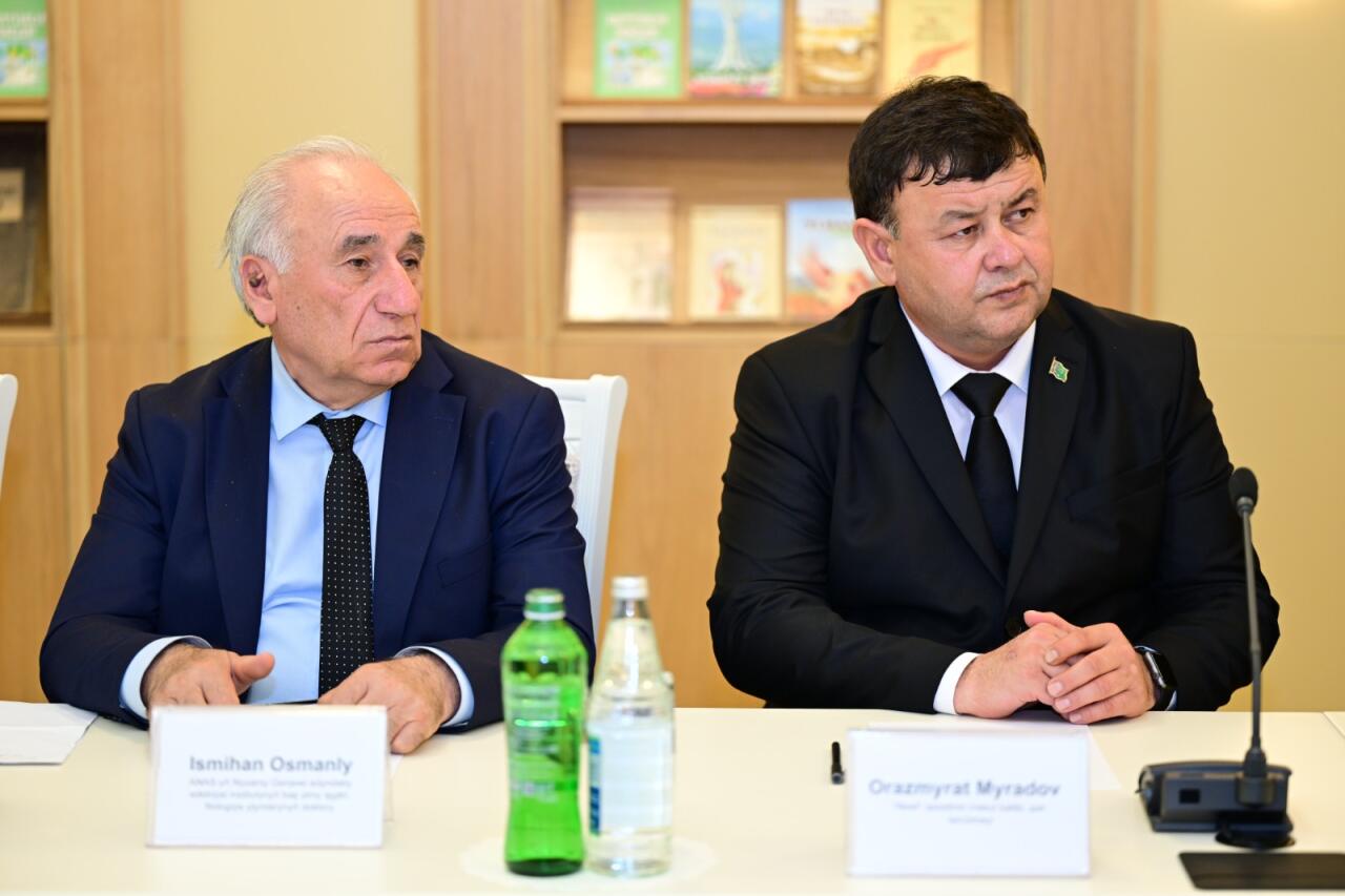 В Национальной библиотеке Азербайджана открыт "Уголок литературы Туркменистана"