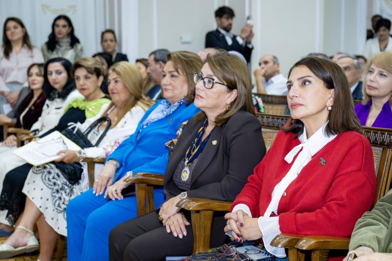 В Баку открылась выставка Музея Диего Риверы Анауакалли