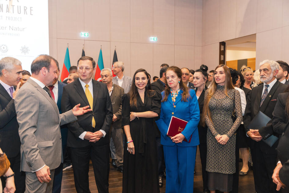 Leyla Əliyeva və Arzu Əliyeva Berlində MAMA “Ana təbiət” sərgisinin açılışında iştirak ediblər