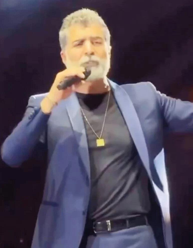 Məşhur müğənnin 330 evi var