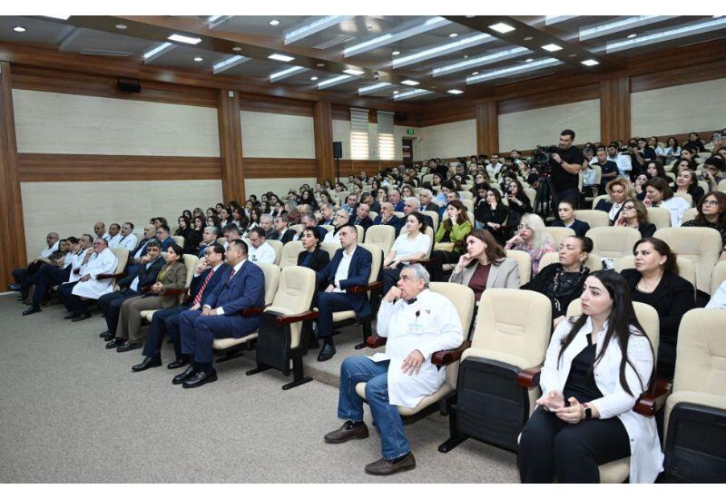 Azərbaycan və Çin həkimləri tarixi əməliyyat keçiriblər