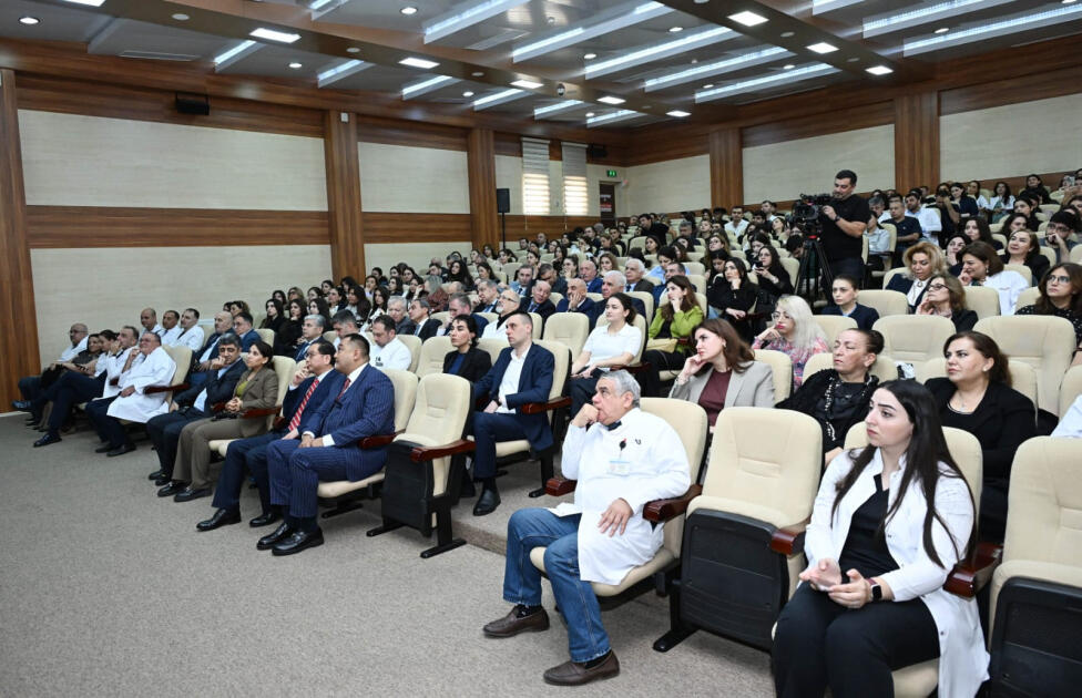Azərbaycan və Çin həkimləri tarixi əməliyyat keçiriblər