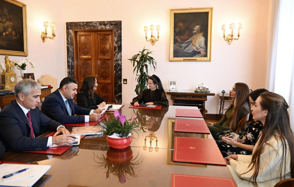 Birinci vitse-prezident Mehriban Əliyevanın Vatikan şəhər-dövlətinin qubernatorluğunun prezidenti ilə görüşü olub