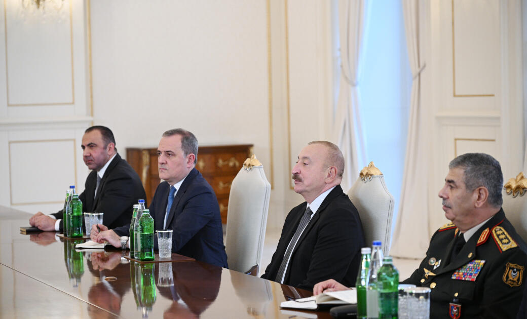 Президент Ильхам Алиев принял командующего Центральным командованием США