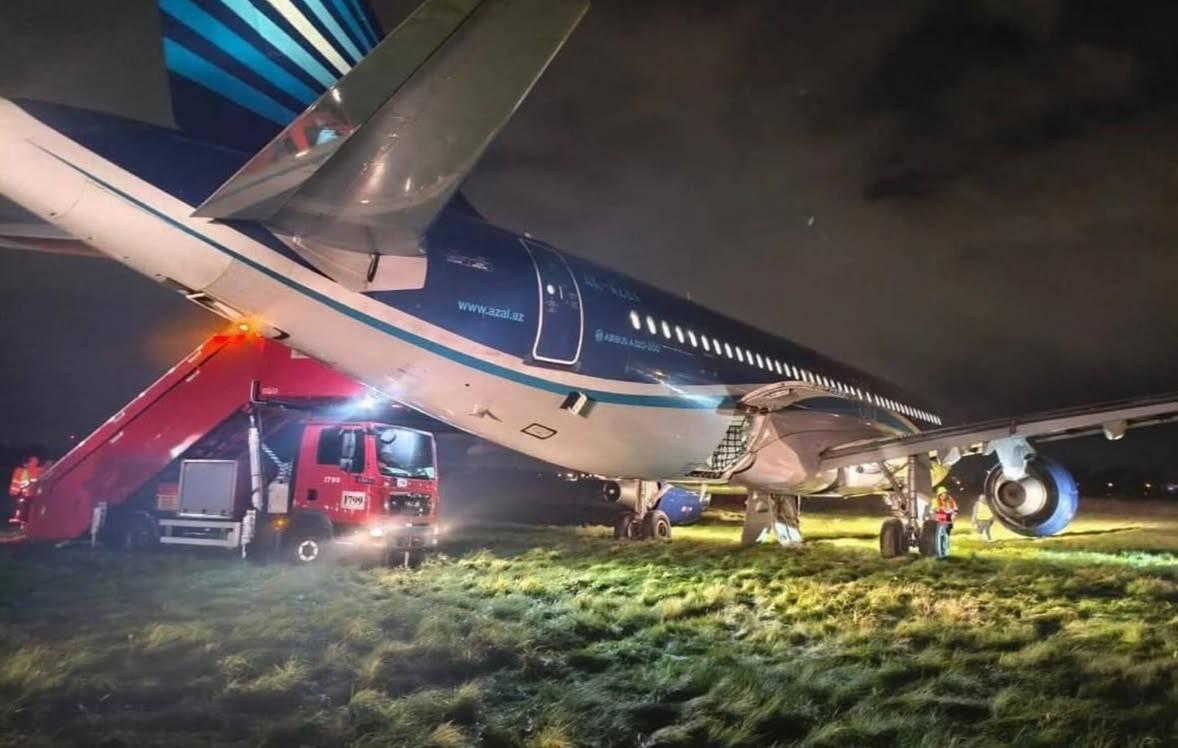 Самолет AZAL, следовавший из Санкт-Петербурга в Баку, вернулся в аэропорт вылета