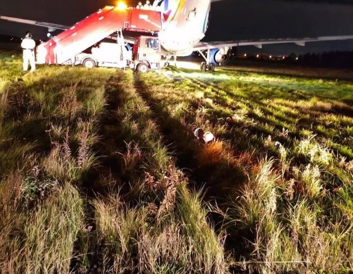 Самолет AZAL, следовавший из Санкт-Петербурга в Баку, вернулся в аэропорт вылета