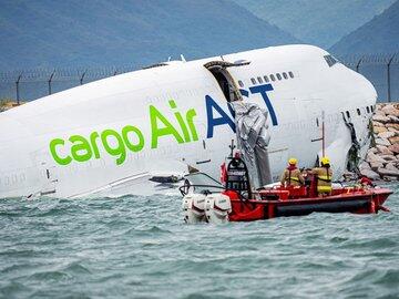 В Гонконге при посадке грузового самолета Boeing 747 погиб один человек