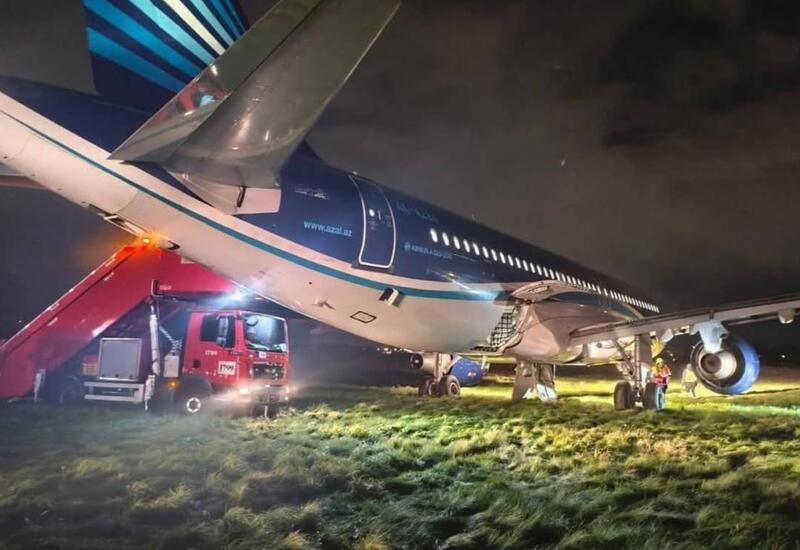 Самолет AZAL, следовавший из Санкт-Петербурга в Баку, вернулся в аэропорт вылета