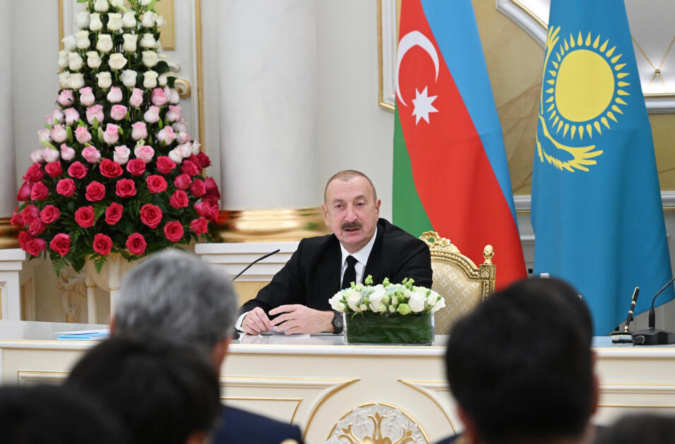 Президент Ильхам Алиев и Президент Касым-Жомарт Токаев выступили с заявлениями для прессы
