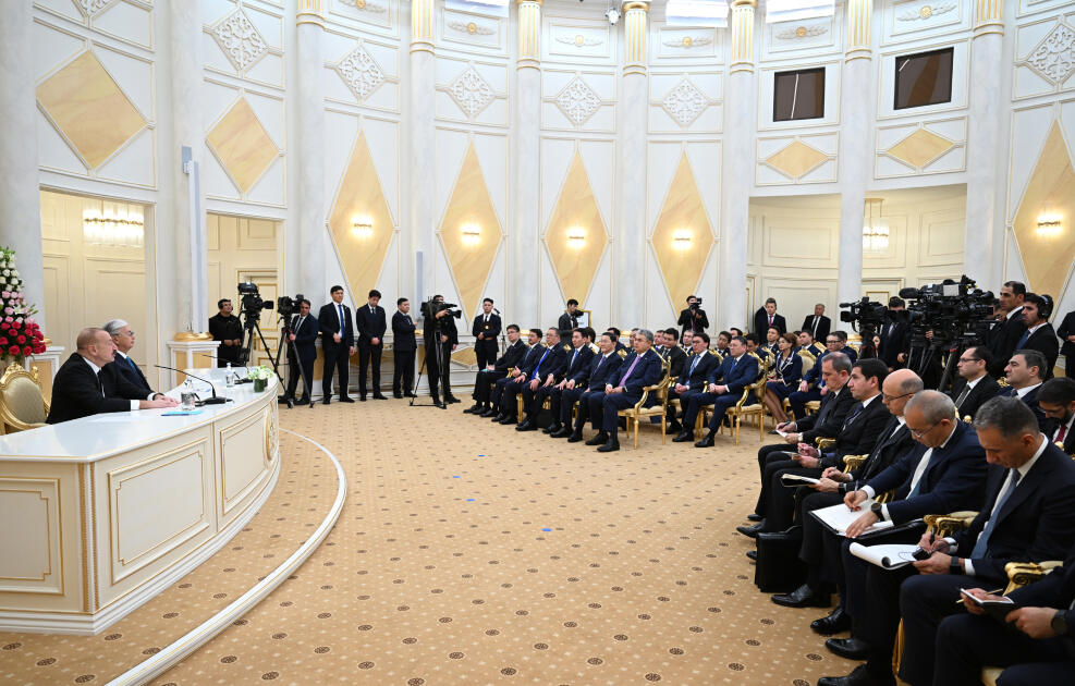 Президент Ильхам Алиев и Президент Касым-Жомарт Токаев выступили с заявлениями для прессы