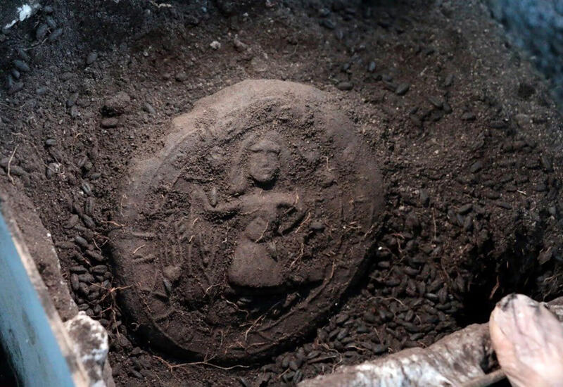 Археологи нашли 1200-летний хлеб с изображением Иисуса Христа