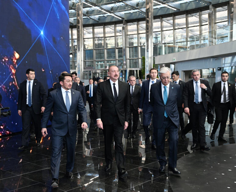 Prezident İlham Əliyev və Prezident Kasım-Jomart Tokayev Astanada “Alem.ai” Beynəlxalq Süni İntellekt Mərkəzində olublar